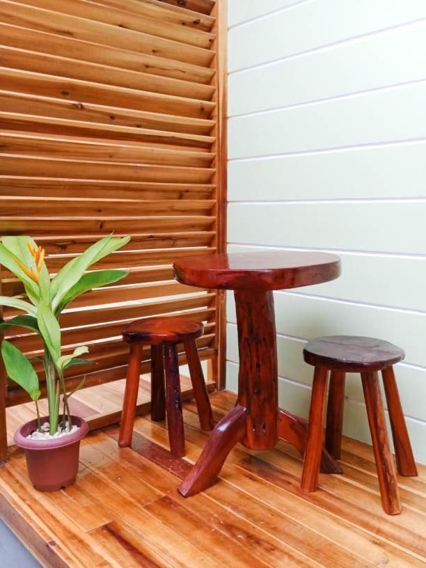 Hutch Lodging House 엘니도 외부 사진