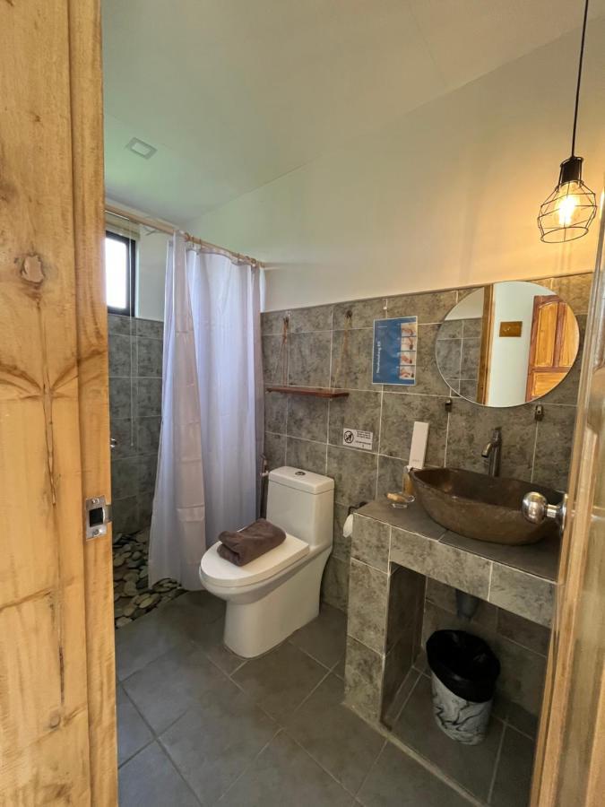 Hutch Lodging House 엘니도 외부 사진